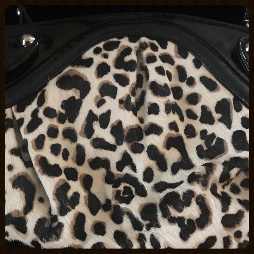 WHBM RUCHED HANDBAG ~ PRISTINE!! - Picture 3 of 9